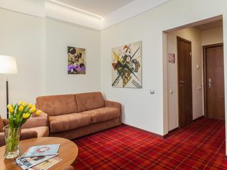 Best Western PLUS Centre Hotel  4*  (бывшая Октябрьская Лиговский корпус )