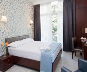 NearBy Hotel
