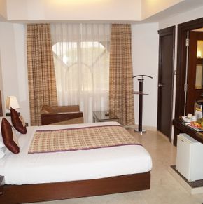 NearBy Hotel