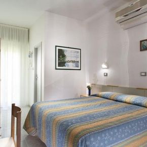 NearBy Hotel