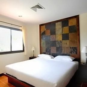 NearBy Hotel