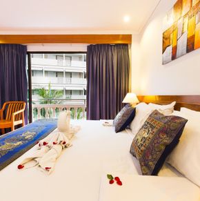 NearBy Hotel