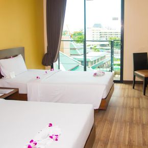 NearBy Hotel