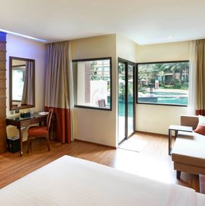 NearBy Hotel
