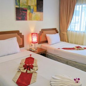 NearBy Hotel