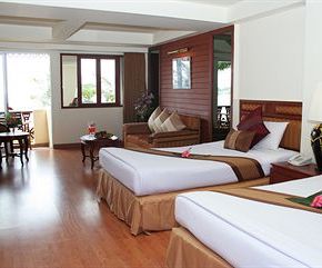 NearBy Hotel