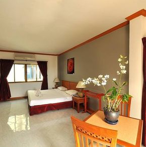 NearBy Hotel