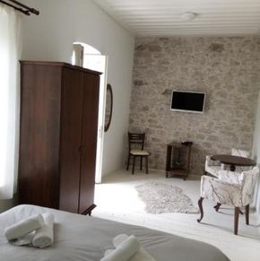 NearBy Hotel