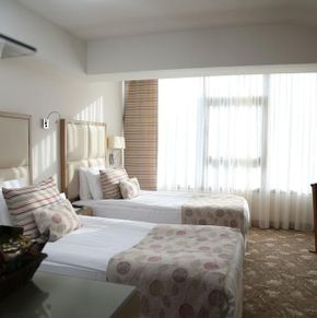 NearBy Hotel