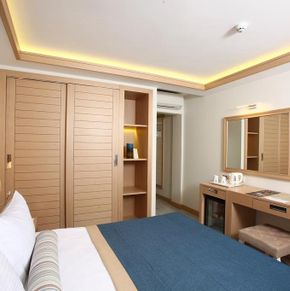 NearBy Hotel