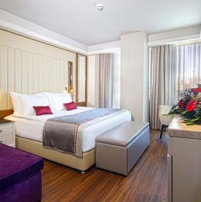 NearBy Hotel