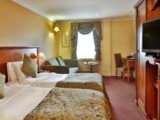 Фото отеля Best Western Premier EMA Yew Lodge Hotel