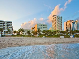 Фото отеля Holiday Inn Miami Beach-Oceanfront, an IHG Hotel