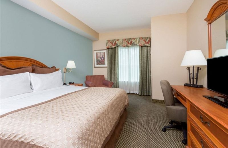 Hawthorn Suites by Wyndham Lake Buena Vista, a staySky Hotel & Resort