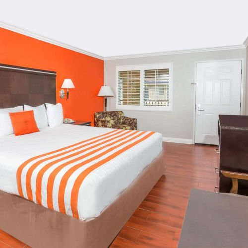 Photo of Howard Johnson by Wyndham Orange Hotel & Suites