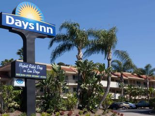 Фото отеля Days Inn by Wyndham San Diego Hotel Circle