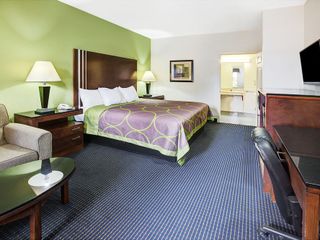 Hotel pic Super 8 by Wyndham Houston Hobby Airport South