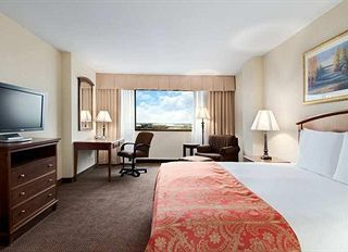 Hotel pic DoubleTree by Hilton Hotel Houston Hobby Airport