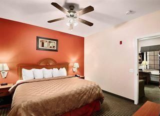Hotel pic Days Inn & Suites by Wyndham Houston Hobby Airport