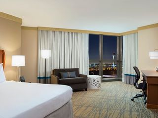 Фото отеля DoubleTree by Hilton Hotel Miami Airport & Convention Center