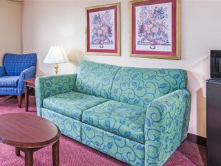 Фото отеля Quality Inn & Suites Harmarville
