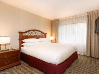 Hotel pic DoubleTree Suites by Hilton Nashville Airport