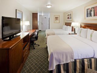 Фото отеля Holiday Inn Redding, an IHG Hotel