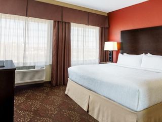 Фото отеля Holiday Inn Charlotte University, an IHG Hotel