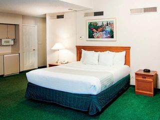 Hotel pic La Quinta Inn by Wyndham Indianapolis Airport Lynhurst
