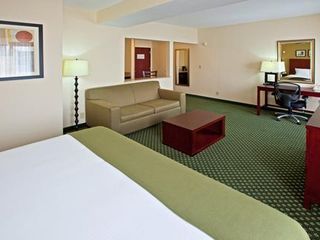 Фото отеля Holiday Inn Express Hotel & Suites Indianapolis - East, an IHG Hotel