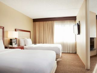 Фото отеля DoubleTree Suites by Hilton Cincinnati – Blue Ash