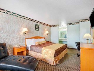 Hotel pic Travelodge by Wyndham San Antonio Lackland A F B