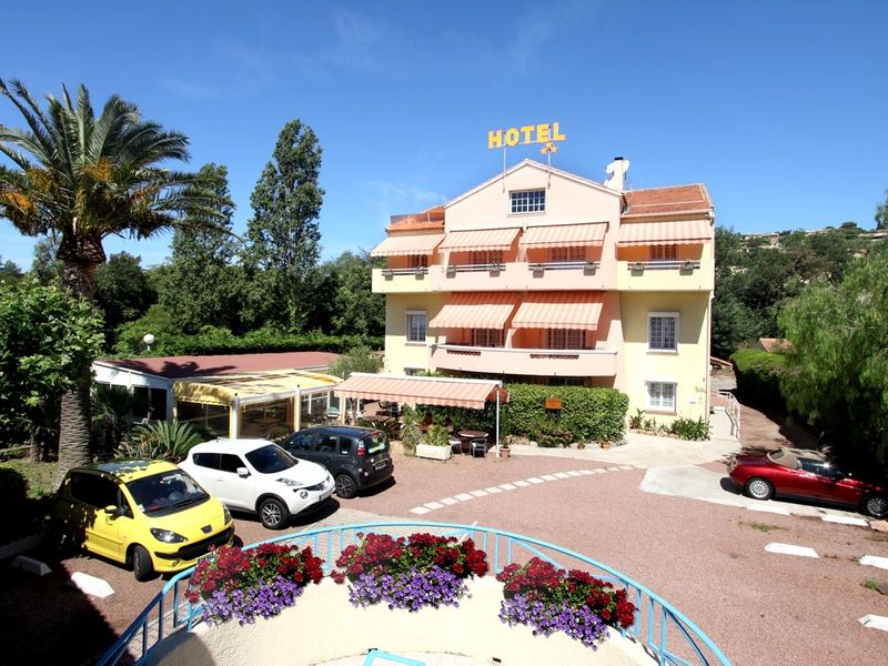 Hotel Photo 1