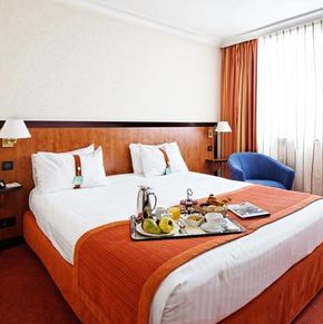 NearBy Hotel