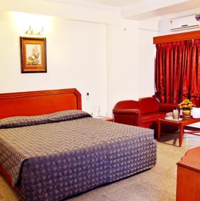 NearBy Hotel