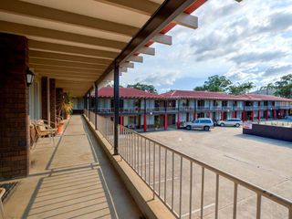 Фото отеля Best Western Zebra Motel