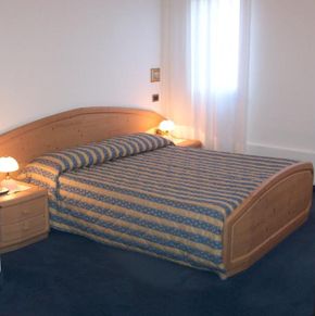NearBy Hotel
