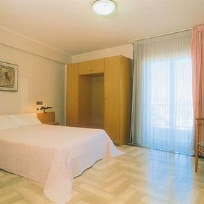 NearBy Hotel