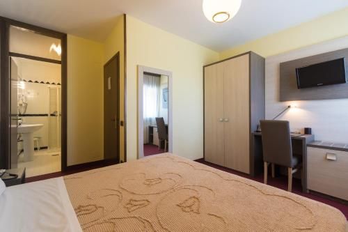 Hotel Photo 16