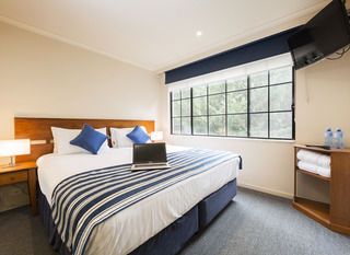 Фото отеля Canberra Parklands Central Apartment Hotel