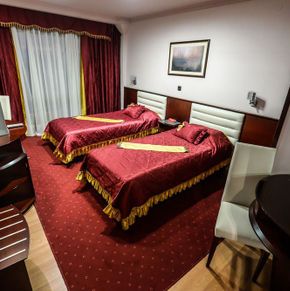 NearBy Hotel