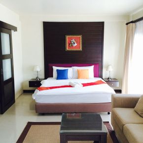 NearBy Hotel