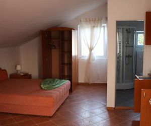 GILDO MENEGALLIS HOLIDAY Stari Grad Croatia