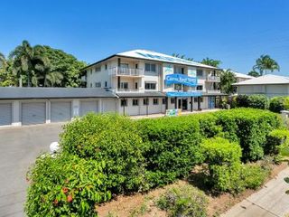 Фото отеля Cairns Reef Apartments & Motel