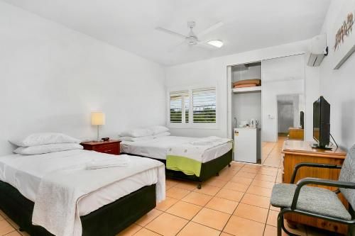 Cairns Reef Apartments & Motel