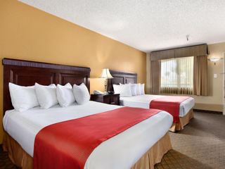 Фото отеля SureStay Plus Hotel by Best Western San Bernardino South