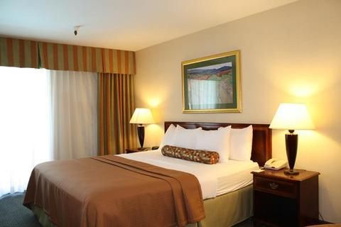 Best Western Plus Heritage Inn