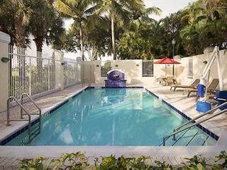 Фото отеля TownePlace Suites Boca Raton