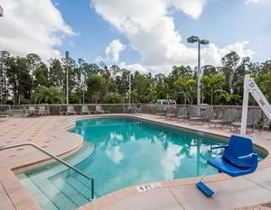 Days Inn & Suites by Wyndham Fort Myers Near JetBlue Park Page Field United States