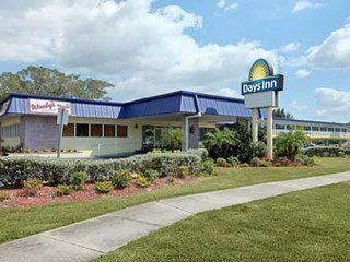 Фото отеля Days Inn by Wyndham Fort Myers Springs Resort